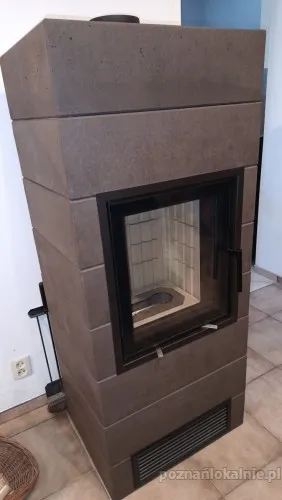 Hybrydowy akumulacyjny piec kominkowy bez prądu.